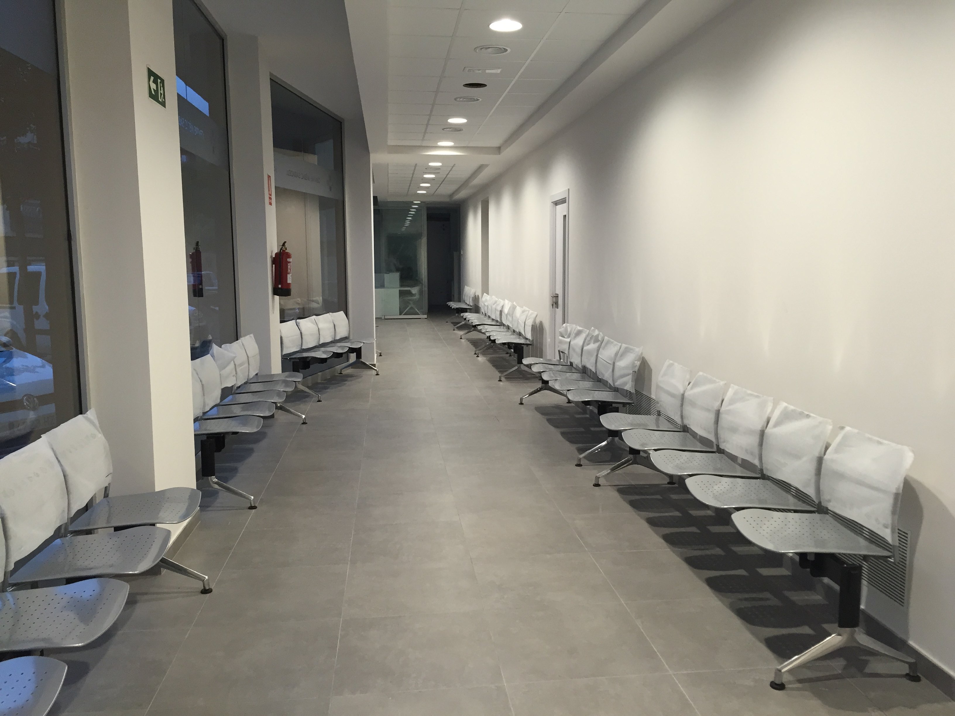 Centro médico en Sabadell pasillo