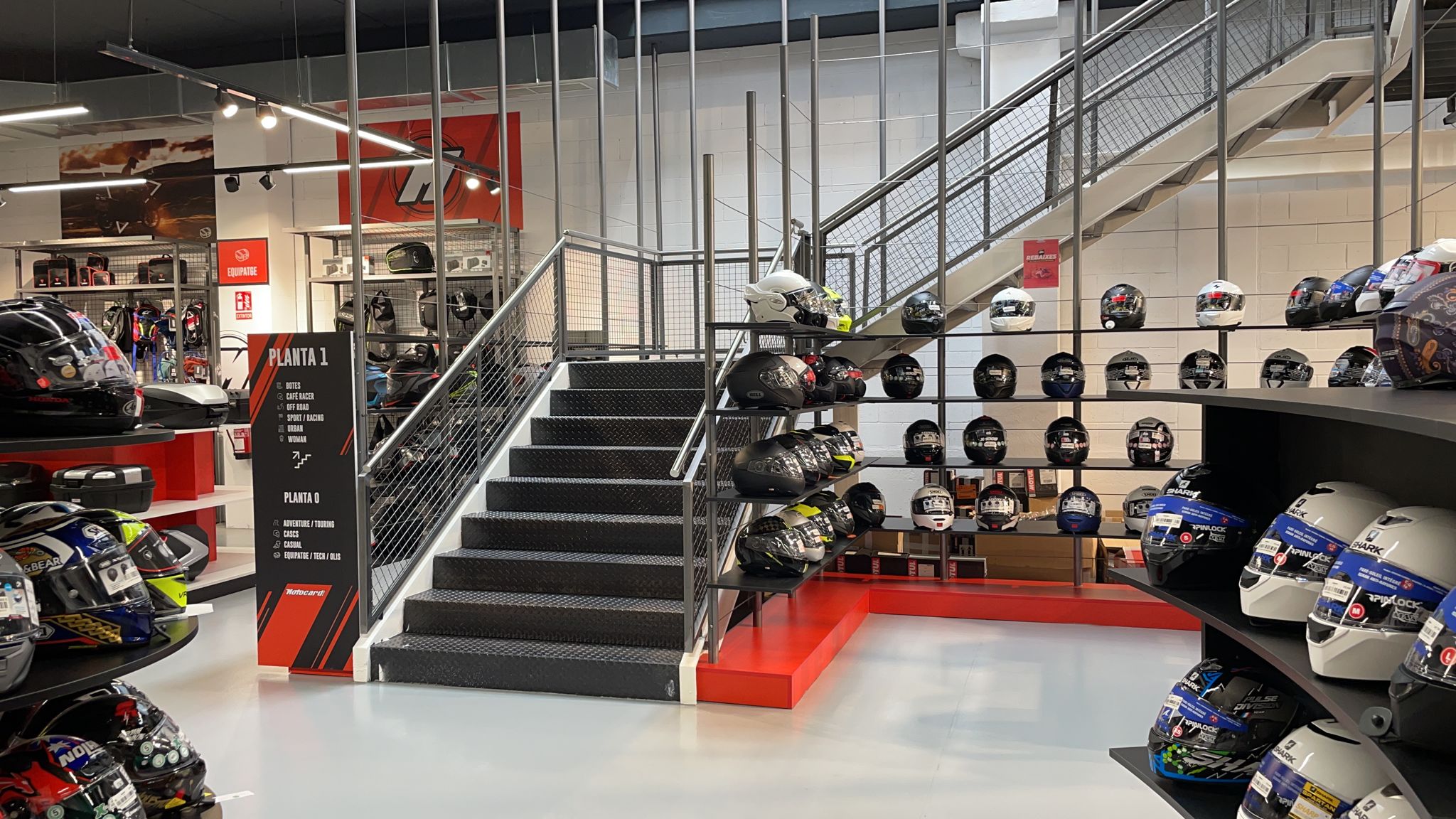 Escalera flotante Motocard final 2