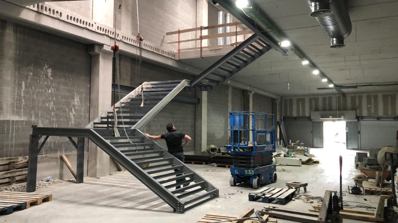 Escalera flotante Motocard obras 4