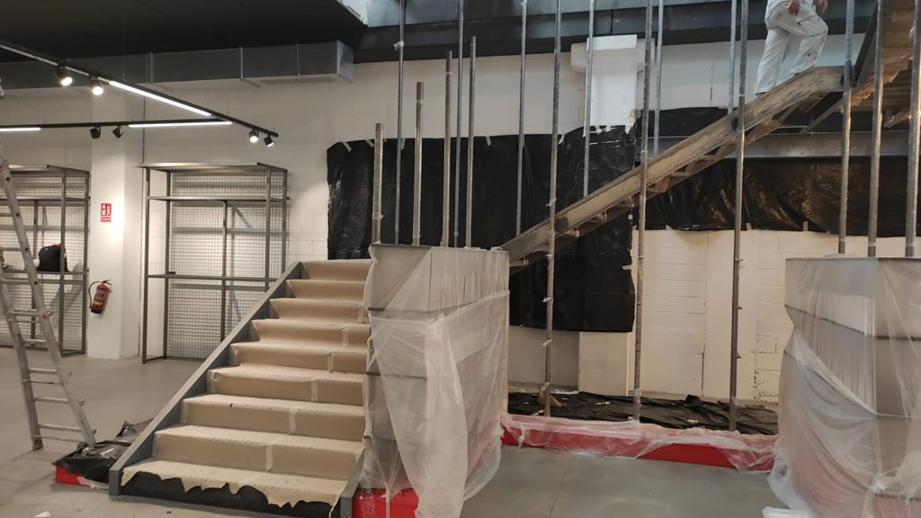 Escalera flotante Motocard pilares 3