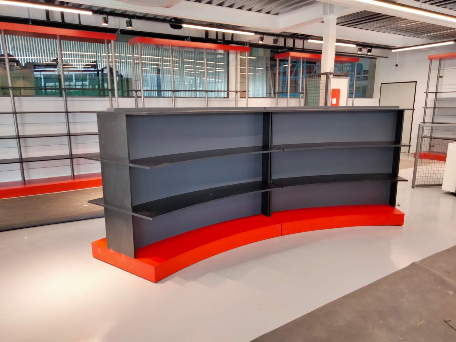 Motocard Sevilla mueble cascos